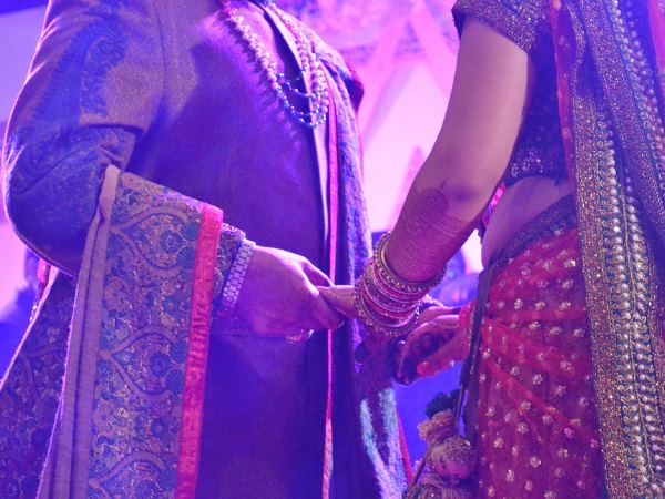 बेटी की इंटरकास्ट शादी से नाराज थे घरवाले बेटी की इंटरकास्ट शादी से नाराज थे घरवाले