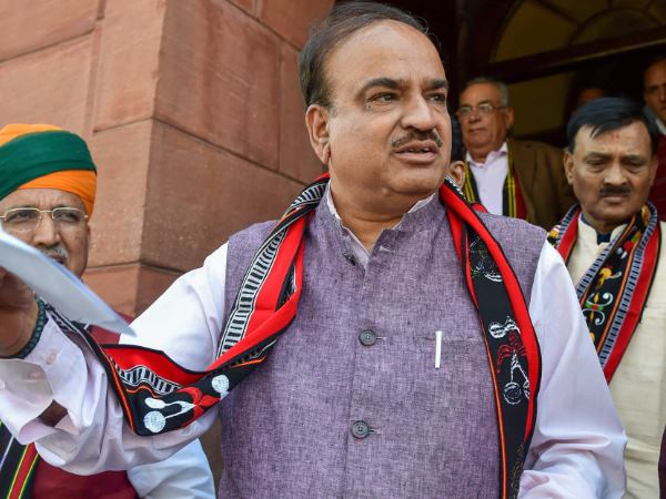 महंगी दवाइयों के कारण मां का नहीं हो पाया था इलाज महंगी दवाइयों के कारण मां का नहीं हो पाया था इलाज