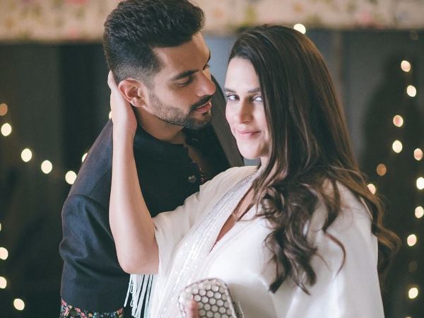 भाई के साथ ऐसे मनाती हैं रक्षाबंधन