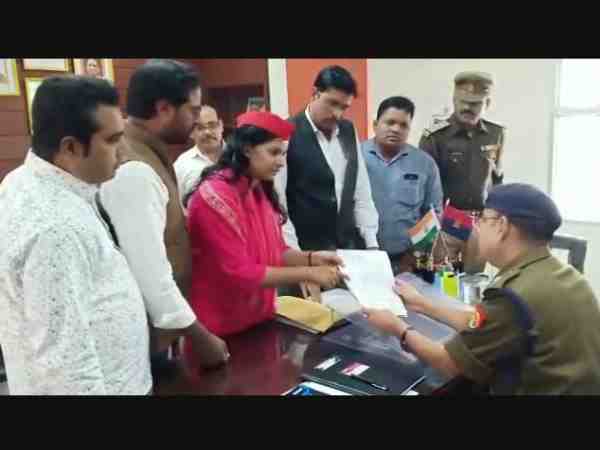 fake post of akhilesh and dimple yadav viral on facebook by fake id fake post of akhilesh and dimple yadav viral on facebook by fake id