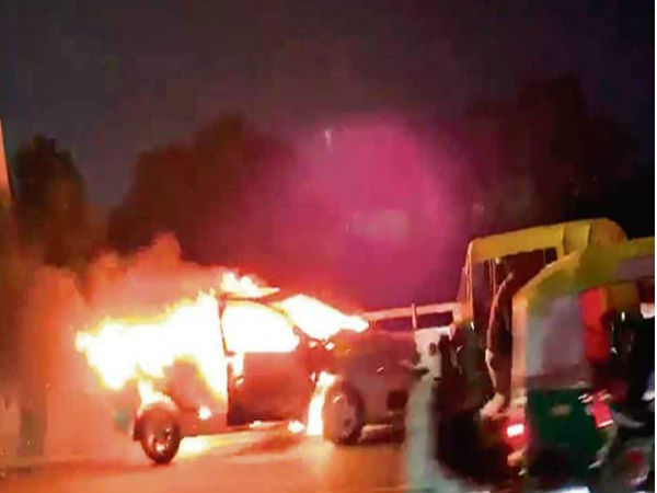  दिवाली गिफ्ट लेकर लौट रहा था ड्राइवर