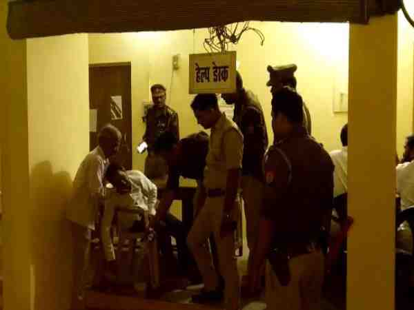 lawyers in lucknow provokes violence in police station