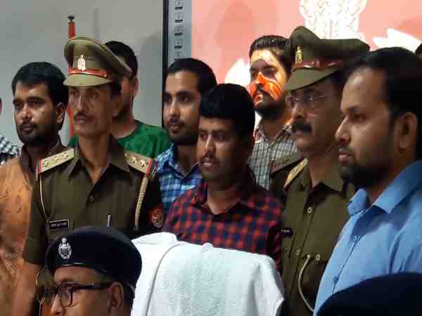 लोगों से करता था ठगी