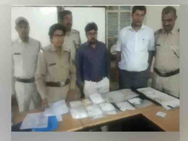 gold jewellery worth rupees 60 lakh found during checking in gwalior