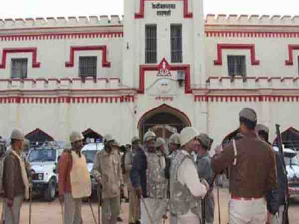 कोर्ट ने 33 साल की सुुनाई थी सजा