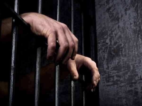 युवती ने की आरोपी की पिटाई, पुलिस ने किया गिरफ्तार