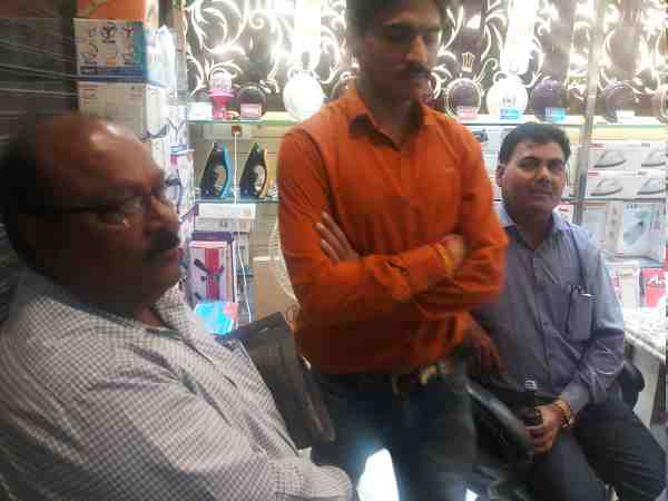 ruckus at agra when Sales tax officers accused traders ruckus at agra when Sales tax officers accused traders