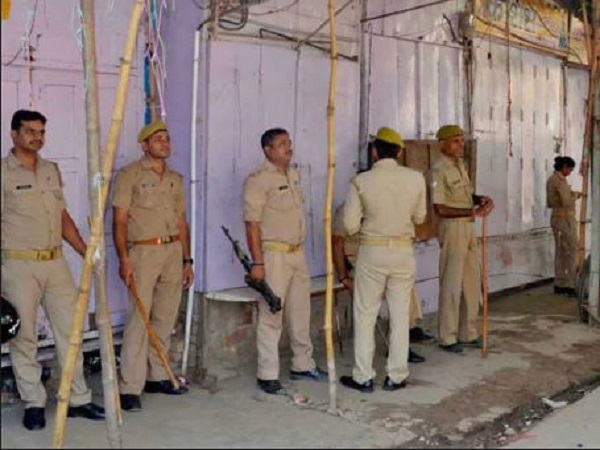 मुजफ्फरपुर के मुकेश राय के पास पहुंचानी थी शराब 