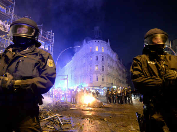 जर्मनी में सम्मेलन के दौरान प्रदर्शन जर्मनी में सम्मेलन के दौरान प्रदर्शन