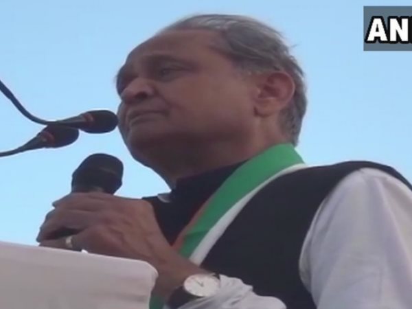 झूठ बोलकर सरकार बनाई झूठ बोलकर सरकार बनाई