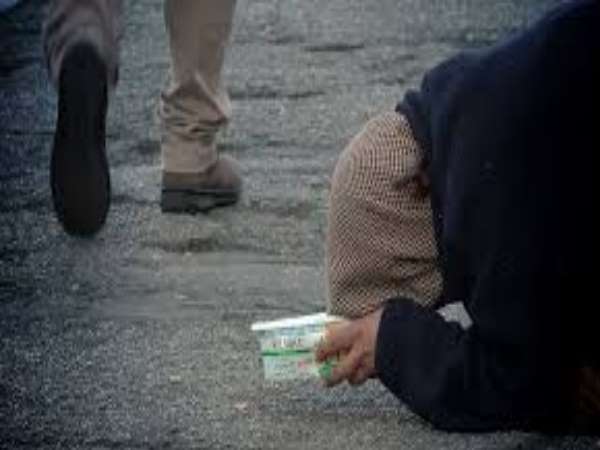 पुलिस को मिले बुजुर्ग महिला के पास तीन-चार थैले, पैसे और आभूषण से भरे थे पुलिस को मिले बुजुर्ग महिला के पास तीन-चार थैले, पैसे और आभूषण से भरे थे