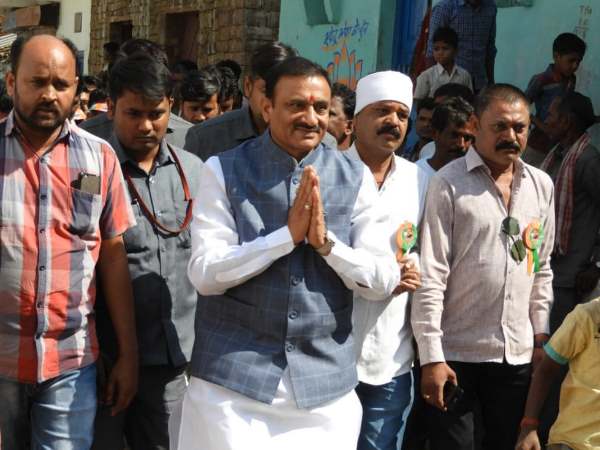 चुनावी हलफनामे से हुआ खुलासा