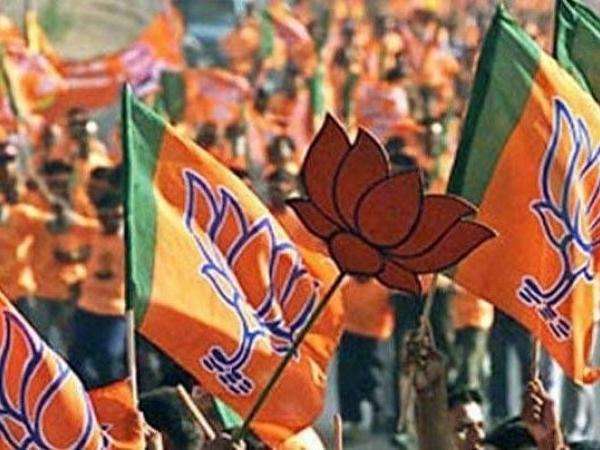 योगी आदित्यनाथ की डिमांड ज्यादा