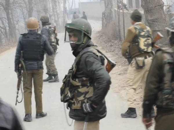 छह फरवरी को हुआ था फरार 