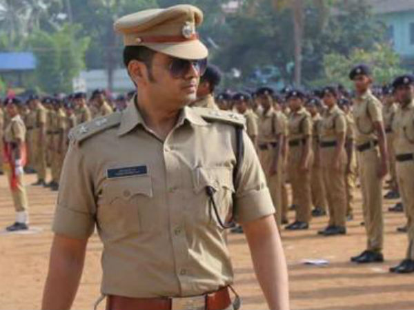 सोशल मीडिया पर चर्चा के केंद्र बने यतीश चंद्रा 