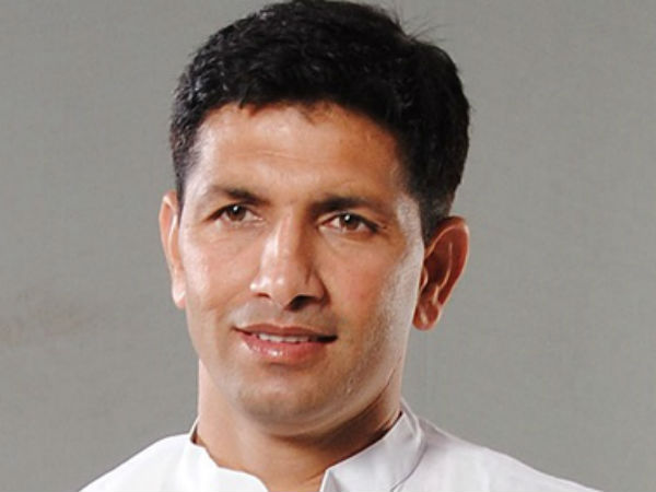 'चुनावों में 200-500 रुपए लेकर ब्लाउज में रखती हैं महिलाएं' 'चुनावों में 200-500 रुपए लेकर ब्लाउज में रखती हैं महिलाएं'