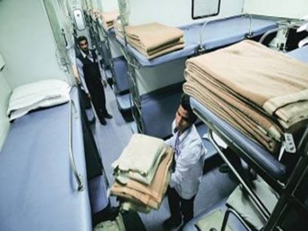 तकियों के कवर तक गायब