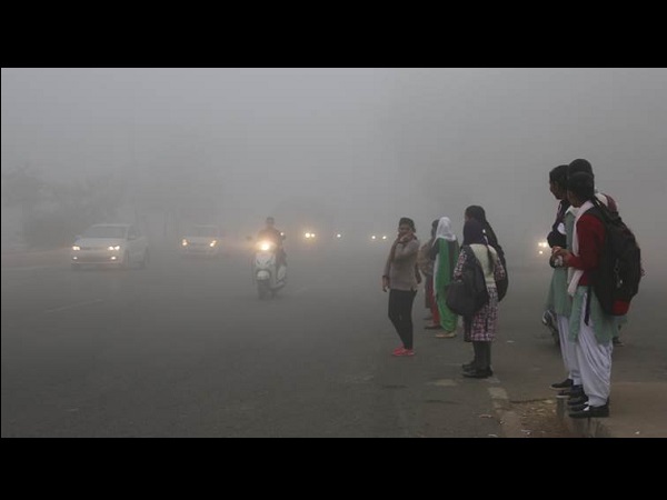 दिल्ली में कोहरा बढा