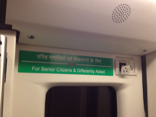 छात्र लगातार कर रहे हैं किराए में छूट की मांग छात्र लगातार कर रहे हैं किराए में छूट की मांग