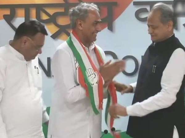 कांग्रेस के टिकट पर लड़े बड़े भाई को हराकर दौसा से सांसद बने थे हरीश मीणा