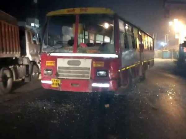 मतपत्र फाड़ें जाने नाराज छात्रों ने की तोड़-फोड़