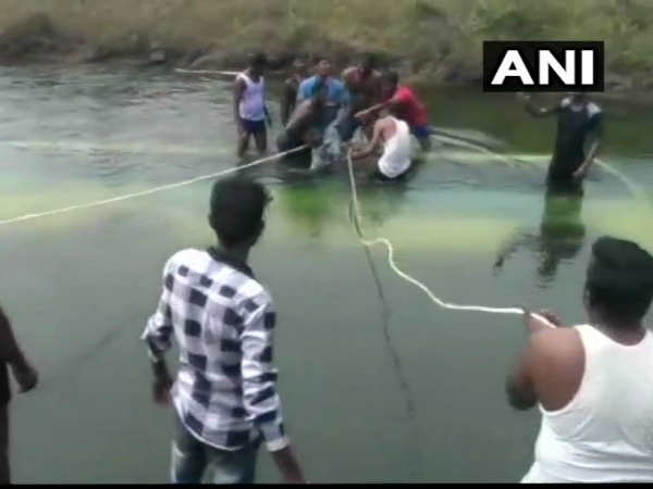 कर्नाटक: कावेरी से जुड़ी नहर में गिरी बस, 20 की मौत, कई घायल कर्नाटक: कावेरी से जुड़ी नहर में गिरी बस, 20 की मौत, कई घायल