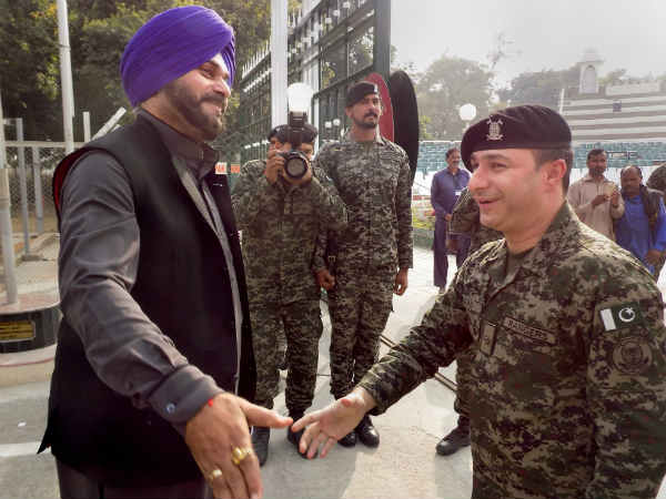 क्‍यों हुई थी सिद्धू की आलोचना 