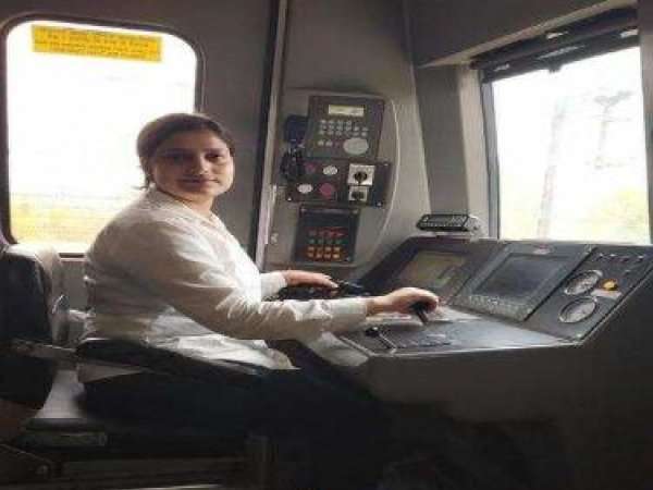 केबीसी में दो दिन नजर आई निकिता