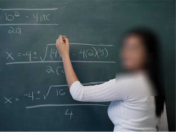 लव लेटर में लिखी हैंडराइटिंग से टीचर ने छात्रा को पहचाना लव लेटर में लिखी हैंडराइटिंग से टीचर ने छात्रा को पहचाना