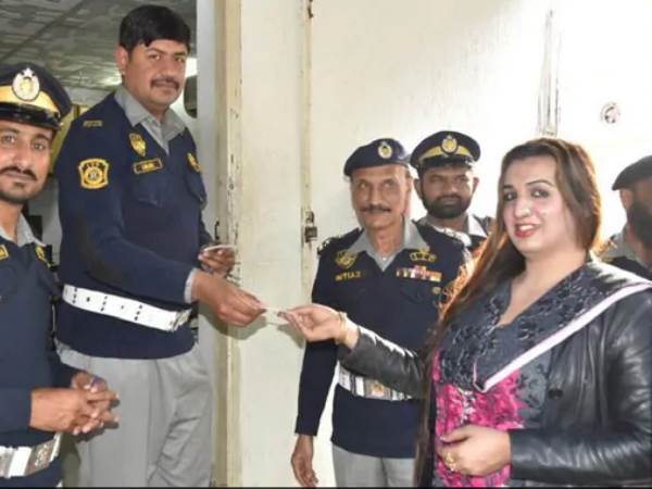 200 और ट्रांसजेंडर महिलाओं को लाइसेंस दिलाना चाहती हैं 200 और ट्रांसजेंडर महिलाओं को लाइसेंस दिलाना चाहती हैं