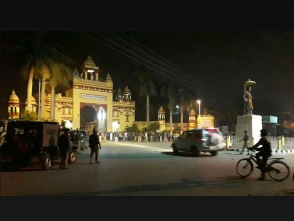 स्क्वॉड की टीम ने बमों को निष्क्रिय किया