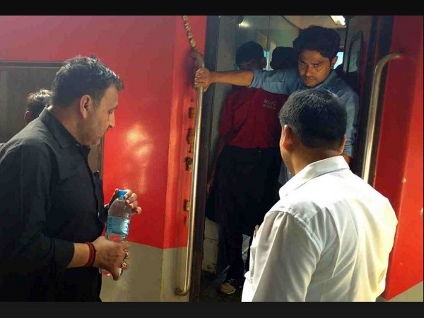 ग्वालियर, भोपाल, बरेली, इंदौर, लोकमान्य साप्ताहिक ट्रेन, झांसी, जीआरपी पुलिस, Gwalior, Bhopal, Bareilly, Indore, Train, Jhansi, GRP Police, Madhya Pradesh, MP railway thefts, railway stations, crime, train robbery, train robbery madhya pradesh, robbery in train