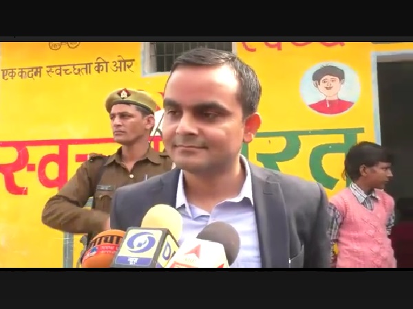 11 हजार रुपये पुरुस्कार मिला 11 हजार रुपये पुरुस्कार मिला