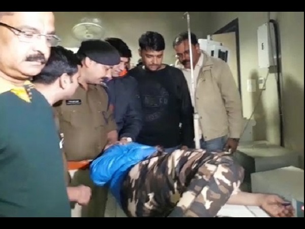 Operation Clean being by the Delhi and meerut police at uttar pradesh, caught two wanted criminals Operation Clean being by the Delhi and meerut police at uttar pradesh, caught two wanted criminals