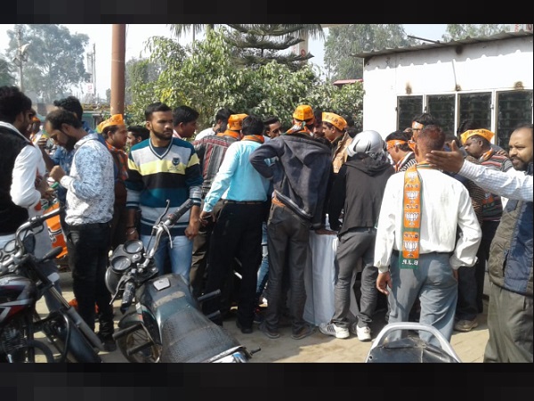 भाजपा को देना पड़ रहा पेट्रोल का खर्च