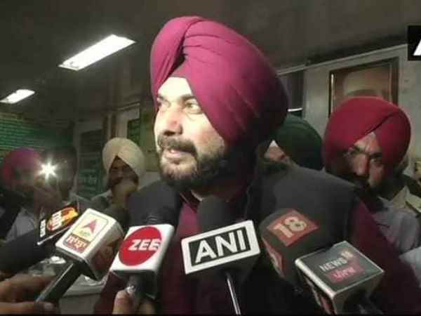 इमरान ने सिद्धू को बुलाया