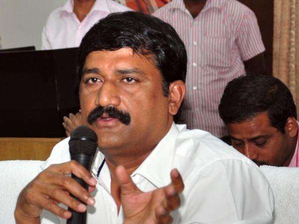 मंत्री ने दिए टीचर के बर्खास्तगी के आदेश