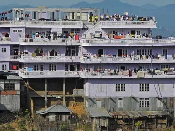 100 कमरों के मकान में रहता है परिवार