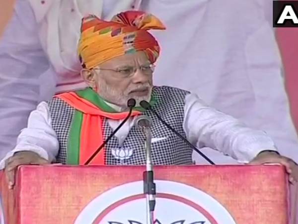 कामदार और नामदार की लड़ाई है