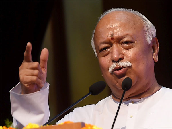 कार्तिक पूर्णिमा के अवसर पर इकट्ठा हुए साधु-संत