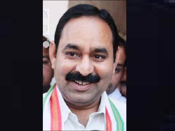 कांग्रेस प्रत्याशी के पास खुद का हेलीकॉप्टर: