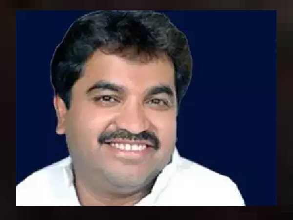 ये भी हैं संजय शुक्ला के पास: