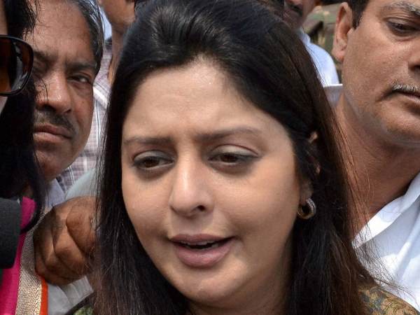 बेरोजगारी और किसानों के आत्महत्या का उठाया मुद्दा बेरोजगारी और किसानों के आत्महत्या का उठाया मुद्दा