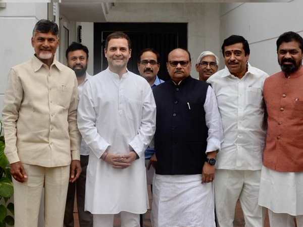 नायडू ने राहुल से मिलने से पहले जम्मू कश्मीर के पूर्व सीएम, नेशनल कॉन्फ्रेंस के नेता फारूक अब्दुल्ला, एनसीपी के शरद पवार और राज्यसभा में नेता विपक्ष गुलाम नबी आजाद से भी मुलाकात की। 