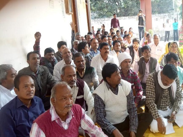 बीजेपी MLA के पति ने तहसीलदार को जड़ा थप्पड़, फिर अपशब्द कहने के बाद समर्थकों के साथ चलते बने बीजेपी MLA के पति ने तहसीलदार को जड़ा थप्पड़, फिर अपशब्द कहने के बाद समर्थकों के साथ चलते बने