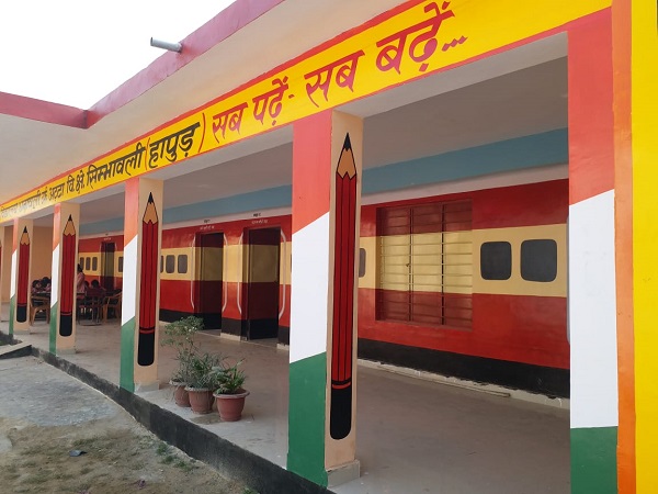 कमरे हैं डिब्बे जैसे