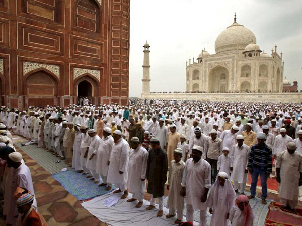 क्यों बंद हुई ताजमहल में नमाज