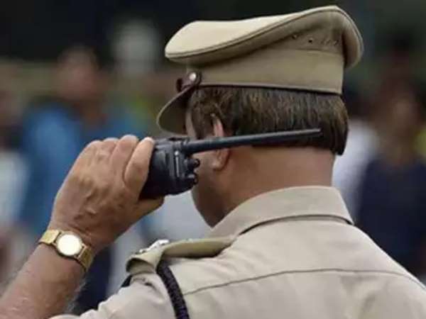 पुलिस ने खुलवाया बैंक अकाउंट, जमा करा दिया सारा पैसा पुलिस ने खुलवाया बैंक अकाउंट, जमा करा दिया सारा पैसा