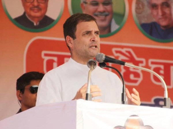 नोटबंदी में किसी अरबपति को लाइन में खड़े देखा नोटबंदी में किसी अरबपति को लाइन में खड़े देखा