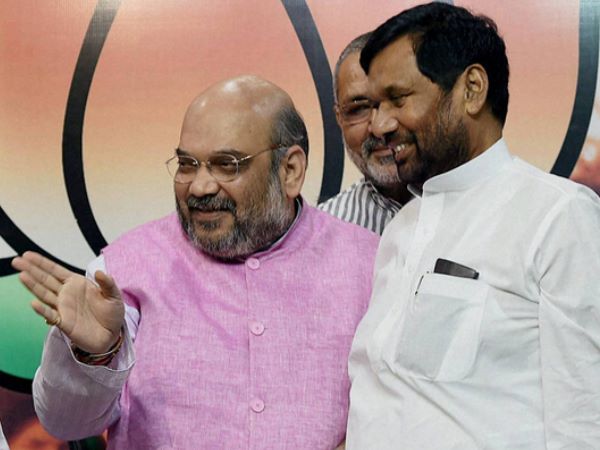 अमित शाह से पासवान ने की फोन पर बात अमित शाह से पासवान ने की फोन पर बात